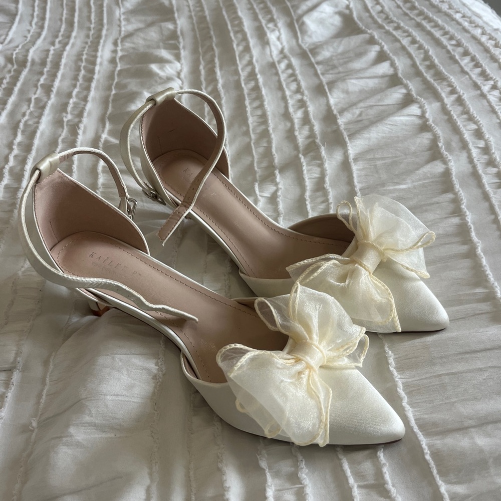 Elegant Bridal White Women's Shoes Heels with Bow Detail